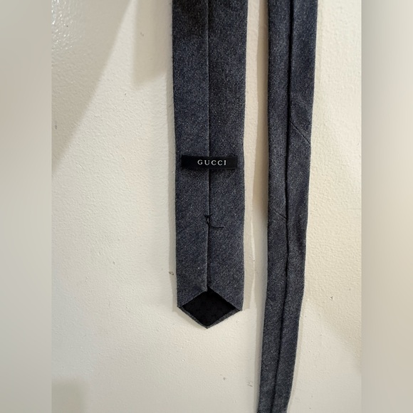 Gucci Dark Navy Textured Men's Tie - Picture 2 of 3